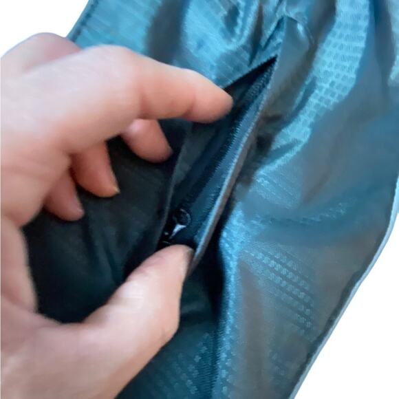 Voyager Dog Windbreaker by Best Pet Supplies - Turquoise, Large NWT - Picture 8 of 9